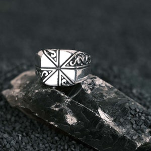Oxidized 925 Sterling Silver Men&#39;s Ring: Handmade Shield Pattern