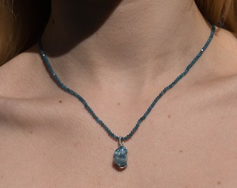 Petit collier pendentif en apatite, pierre de qualité AAA, collier chakra de la gorge, collier anxiété