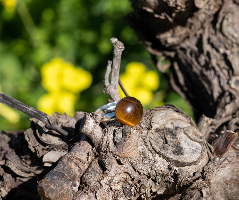 Bague oeil de tigre avec pierres précieuses, bague réglable, bague pierre de confiance, cadeau, bague faite main, bague élégante et minimaliste image 2