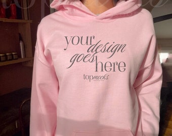 Gildan 18500 Mockup, 18500 Rosa Hoodie Mockup, Gildan Hoodie Mockup, Trendig G 18500 Mockup Riktig Modell Mockup Livsstil Estetisk Mockup