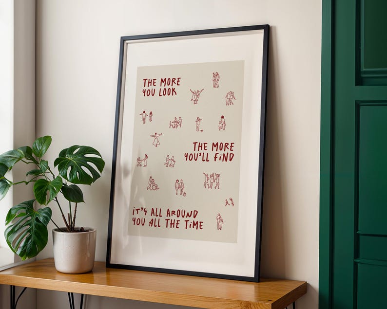 Puede incluir: Impresi&oacute;n art&iacute;stica enmarcada en un marco negro. La impresi&oacute;n tiene un fondo beige con texto e ilustraciones en rojo. El texto dice: "THE MORE YOU LOOK THE MORE YOU'LL FIND IT'S ALL AROUND YOU ALL THE TIME."