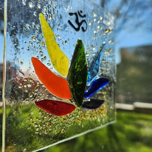 Regenboog lotus-mandala Suncatcher: gesmolten glaschakrakunst