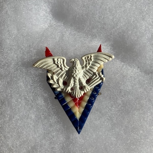VICTORY PIN