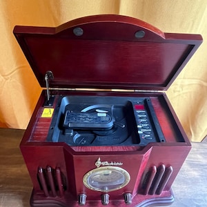 Emerson Heritage Series Table Top AM/FM Stereo/CD Player (Model NR51RWC), Vintage Cd player, vintage radio