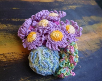 Unique crocheted coral hair jewellery / Uniikki virkattu hiuskoru klipsikiinnityksellä