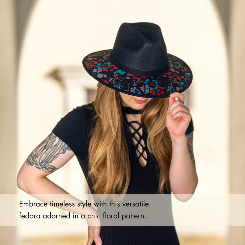 Bowler Hat Women display picture 1