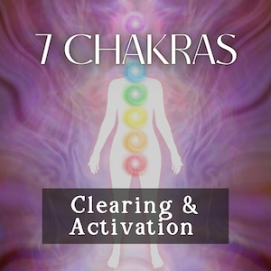 Op de afbeelding: Een illustratie die de zeven chakra's langs het silhouet van een persoon afbeeldt. De chakra's worden weergegeven door kleurrijke, gloeiende cirkels. De tekst "7 CHAKRAS" staat bovenaan en "Clearing & Activation" staat onderaan.