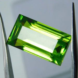 Precious 9 Ct Extremely Rare Natural Peridot Stone Excellent Green Peridot Emerald Cut CERTIFIED High Quality | Free Standard Delivery