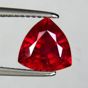 8 Ct Zertifizierter Natürlicher Rubin Burma Taubenblut Roter Rubin Loser Edelstein Trillion Form Mosambik Rubin, Schmuckherstellung Stein