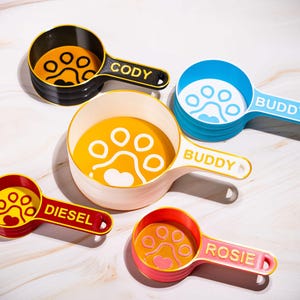 Personalized Dog Food Scoop - Custom Pet Kibble Measuring Cup - Eco-Friendly, Non-Slip & Food Safe - Perfect Gift for Pet Owners