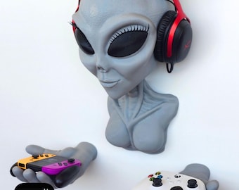 Female Alien Wall Mounted Headset & Controller Holder – Out of This World Gaming Storage