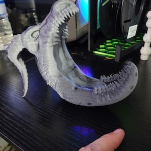 3D-Printed Dragon Skull Moon Decor – Unique Fantasy Display Piece