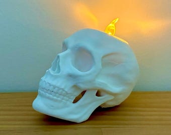 Candelabro LED con forma de calavera impreso en 3D hecho a mano: elegancia gótica para la decoración de tu hogar