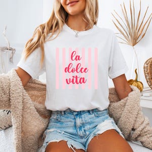 Dolce Vita T-Shirt Sommer feeling Shirt mediterran Italien tour Urlaub statement Kleidung Damen Outfit Freundin Geschenk Geburtstag Frau süß