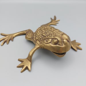 Vintage solid brass frog ornament | 11cm long toad ornament