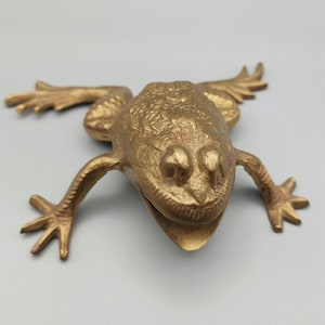 Vintage solid brass frog ornament | 12cm long toad ornament