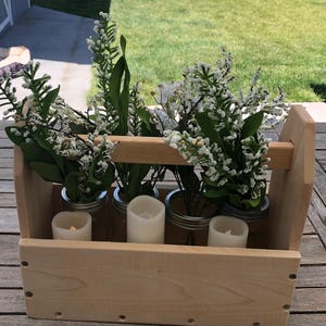 Oavslutad verktygslåda i cederträ: Rustikt bordsdekoration eller trädgårdscaddy