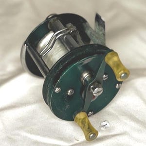 Vintage Spincast Reel - Etsy