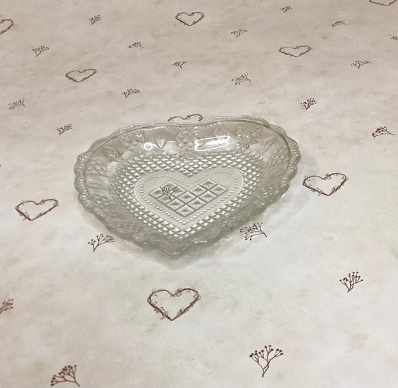 Vintage Avon Heart Shaped Pressed Glass Trinket J… - image 2