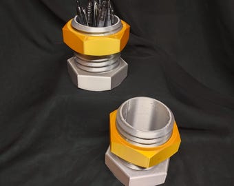 Pen holder - Nut and Bolt