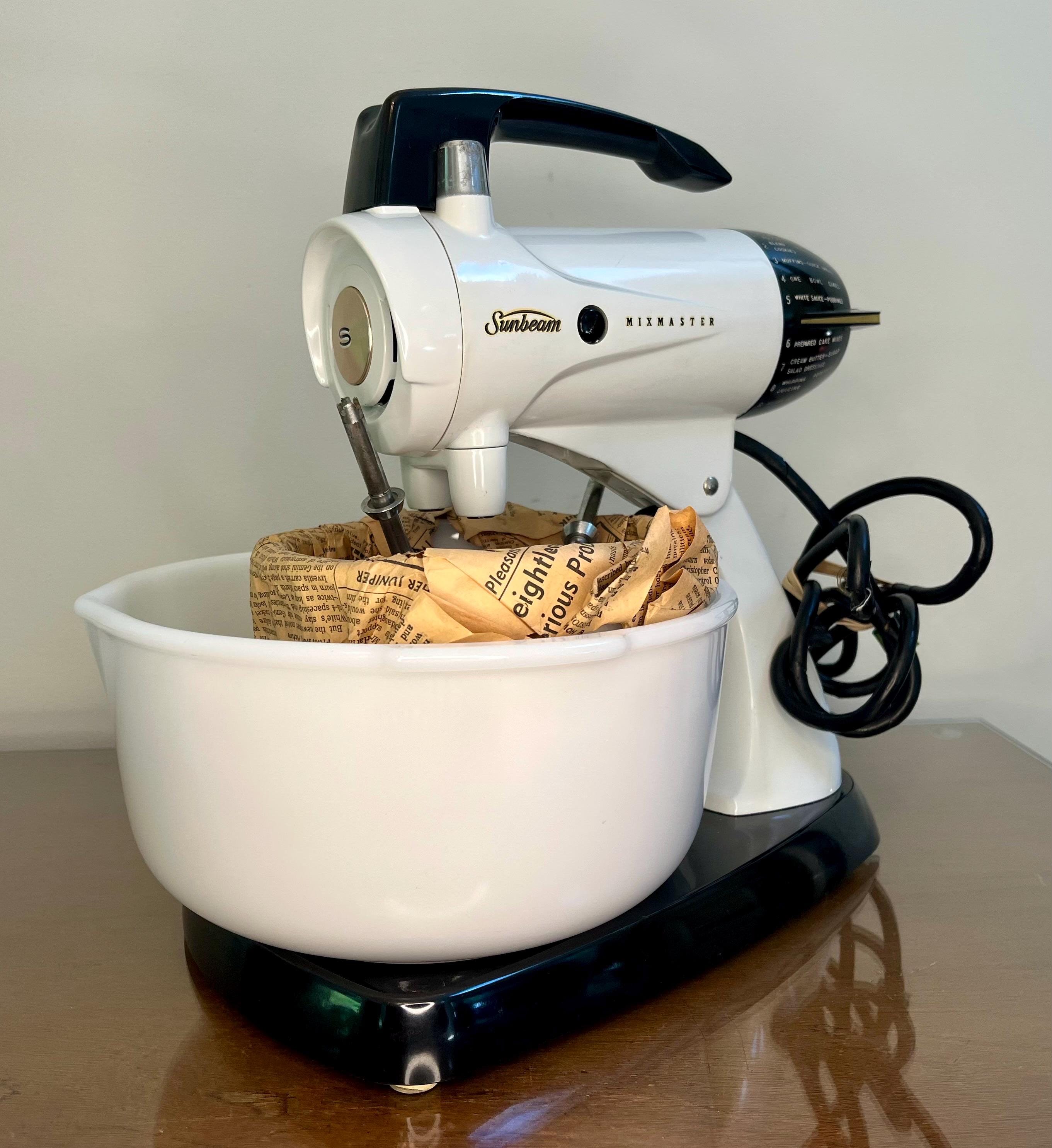 サンビーム　ミックスマスター・ミキサー Amazon.com: Sunbeam MixMaster 350 Watt, White | Soft-Start