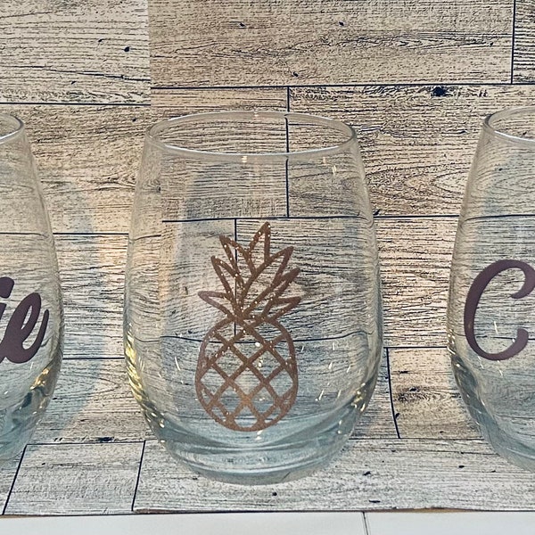 Personalized Sips: Customizable 20.5 oz Stemless Wine Glass. Available in various colors and fonts. Perfect for a gift, favor, or party!