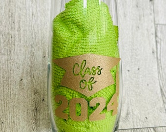 Graduation Gift/Party Favor - Champagne Glass with Class of 2024 and cap. Multiple Color options. Personalize with name/school optional.