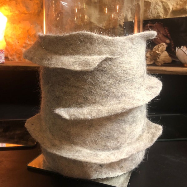 Vase géant en verre et laine de brebis feutrée