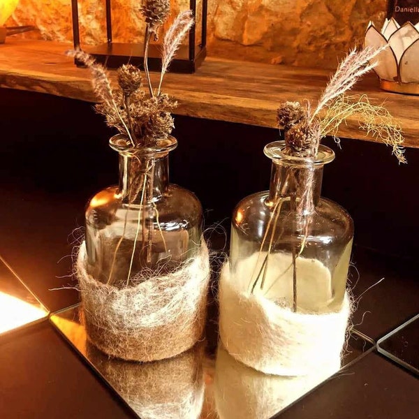 Duo de mini vases en verre et laine de brebis feutrée