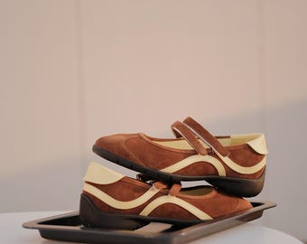 Bailarinas Mary Jane de ante marrón para mujer con ribete lima neón: bailarinas de piel con punta cuadrada retro y tira / Zapatos de inspiración vintage para mujer