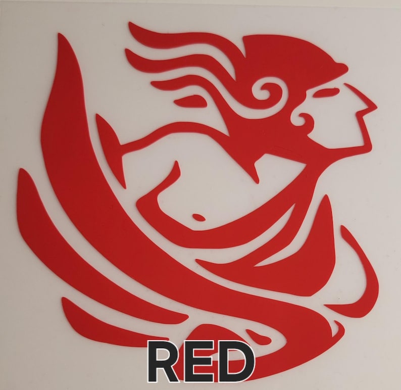 Puede incluir: Un gr&aacute;fico rojo que representa el perfil de una persona con casco y cabello suelto, con un dise&ntilde;o estilizado. La palabra "RED" est&aacute; impresa en negro en la parte inferior de la imagen.