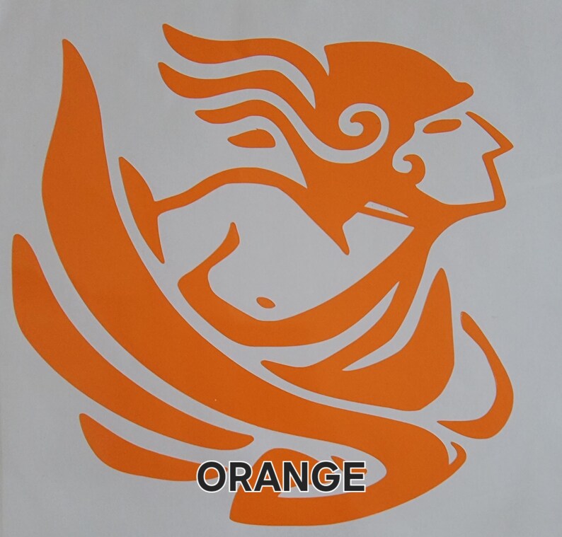 Puede incluir: Gr&aacute;fico naranja de una figura con cabello suelto y casco, sobre un fondo blanco. La palabra "ORANGE" est&aacute; impresa en blanco en la parte inferior de la imagen. Ilustraci&oacute;n estilizada.