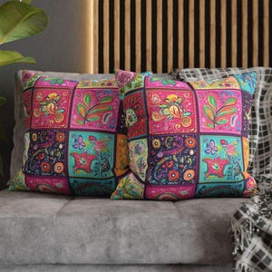 Bohemian Decorative Pillowcase, Vibrant Floral Paisley Cushion Cover, Home Decor Accent, Gift for Couch Lovers, Living Room Style