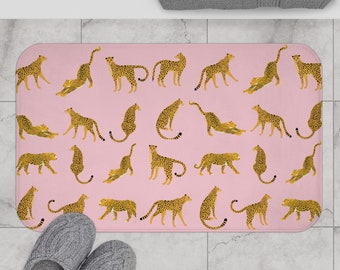 Tapis de bain rétro léopard | Tapis de bain bohème vintage | Jaguar exotique rose poudré de la jungle | Décoration maximaliste colorée des années 60 et 70 | Appartement en dortoir