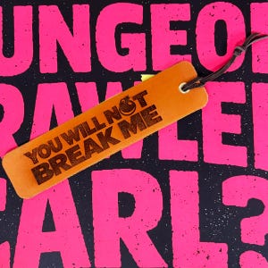 Könnte beinhalten: Ein rechteckiges Lesezeichen aus hellbraunem Leder mit einem dunkelbraunen, lasergravierten Bombensymbol und dem Text YOU WILL NOT BREAK ME. Das Lesezeichen verfügt über eine Metallöse und eine dünne dunkelbraune Lederschnur an der oberen rechten Ecke.