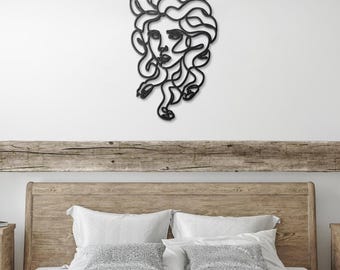 Medusa, diosa griega feminista de la mitología, arte mural de metal