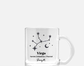 Taza de cristal con la constelación de Virgo