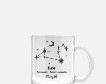Taza de cristal con la constelación de Leo