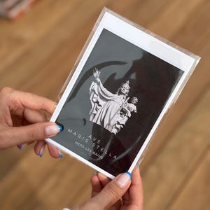 Carte Postale “Ave Maris Stella” – Mers-les-Bains | Photographie Artistique en Noir et Blanc | Vierge Marie & Enfant – Côte Picarde, France