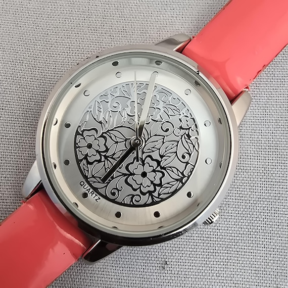 Women\'s Floral Dial Strap Watch Gray Pink Amazon.com: Nine West Women main image 4