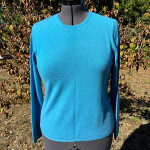Y2K Charta Club Zweilagiger Kaschmirpullover, klassischer aquablauer Pullover mit Rundhalsausschnitt, Grundausstattung! Größe L -NW