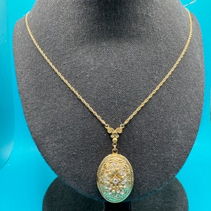 Vintage 1970's 1928 Jewelry Co. Gold Tone w/ Clear Crystals Victorian Locket Necklace with 19" Rope Chain - NWT