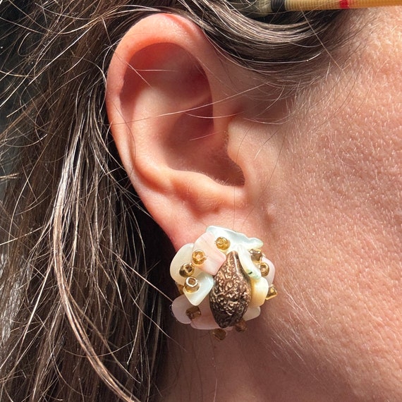 Vintage 1950's Mother of Pearl Shell Cluster Clip… - image 5