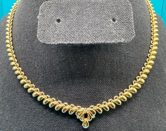 Vintage 1980's Signed Monet Gold Tone 15.5" Flat V Chain Necklace with Bow Detail - Unique Chain in Excellent Condition.