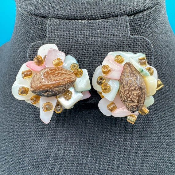Vintage 1950's Mother of Pearl Shell Cluster Clip… - image 1