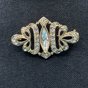 Vintage 1970&#39;s 1928 Jewelry Co. Tono de oro victoriano con broche de cristales - NWT - Hecho en EE.UU.