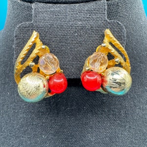 Vintage 1960&#39;s Mid-Century Gold Tone Beaded Wing Shape Clip-on Earrings - Excellent Vintage Condition