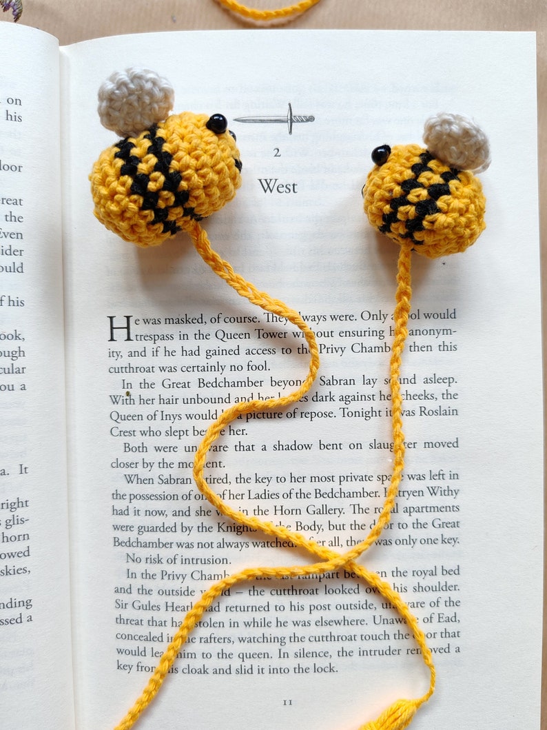 Bumblebee Bookmark CROCHET PATTERN | Amigurumi PDF Pattern - Etsy
