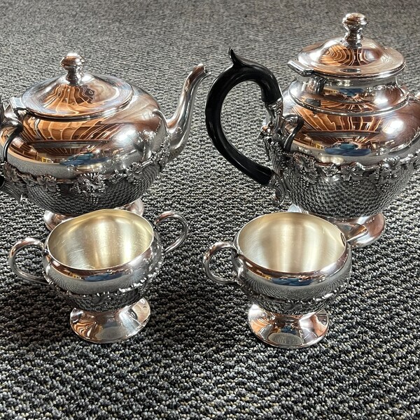 William Rogers silver plate coffee and tea set with cream and sugar 1047