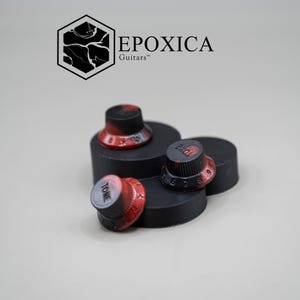Manopole per chitarra Blackfire – Set di manopole per Stratocaster in resina nera e rossa della serie Signature di Epoxica